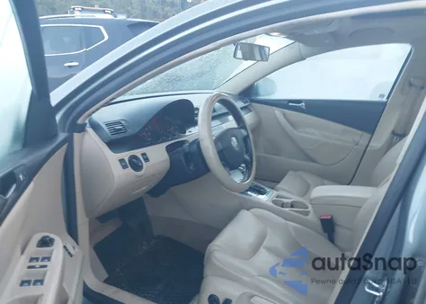 2007 Volkswagen Passat 2.0T/Wolfsburg Edition from USA, damaged, VIN WVWAK73C17P009000